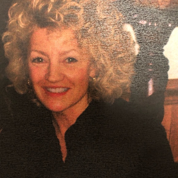 Meet your Posher, Patricia, aka ReillyDarby ๐ฉท - Picture 3 of 9